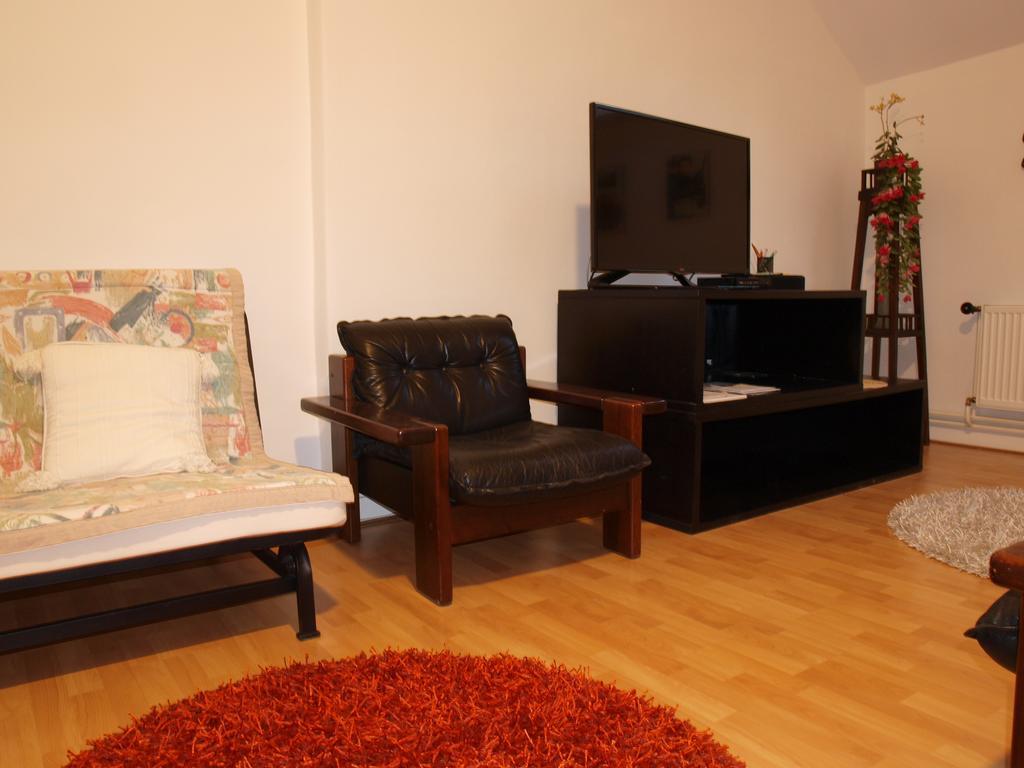 Attic Apartment City Center Prag Exteriör bild