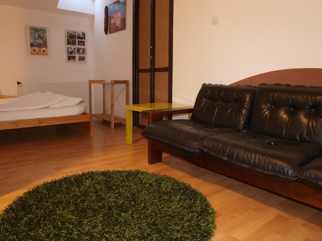 Attic Apartment City Center Prag Exteriör bild