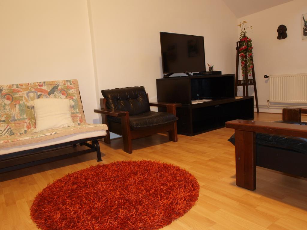 Attic Apartment City Center Prag Exteriör bild